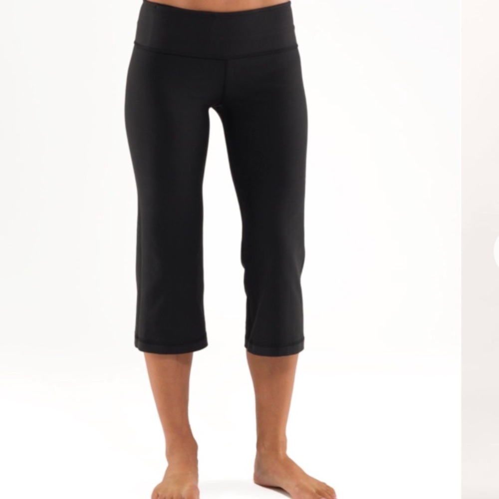 Lululemon Reversible Black Groove Crop